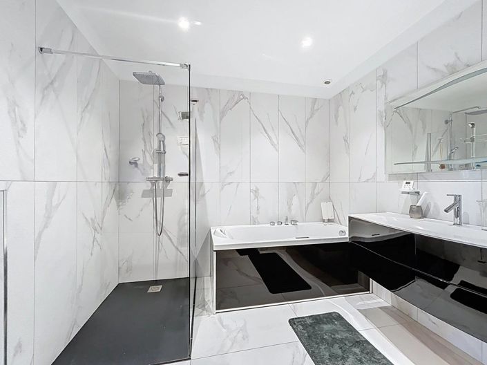 Image No.23-3 Bed Apartment for sale