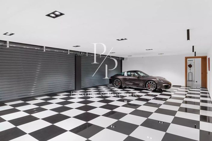 Image No.7-5 Bed House for sale