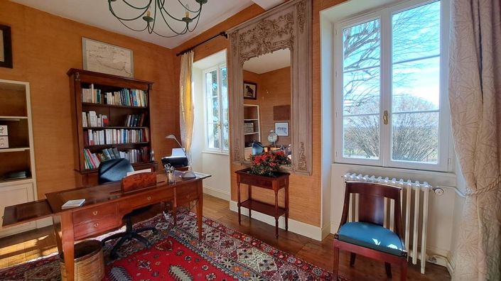 Image No.10-6 Bed House for sale