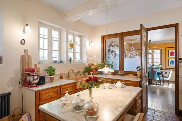 Image No.9-6 Bed House for sale