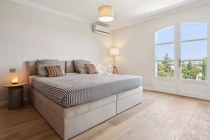 Image No.9-5 Bed House for sale