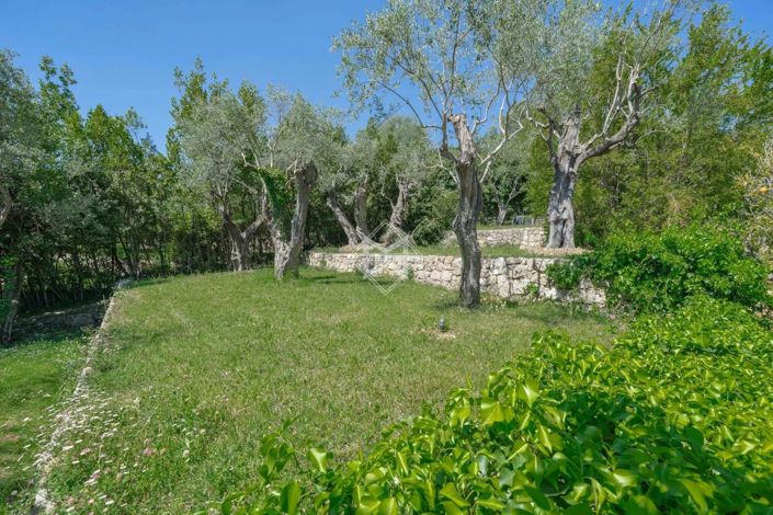 Image No.16-6 Bed House for sale