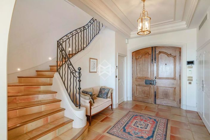 Image No.17-6 Bed House for sale