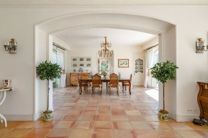 Image No.18-6 Bed House for sale