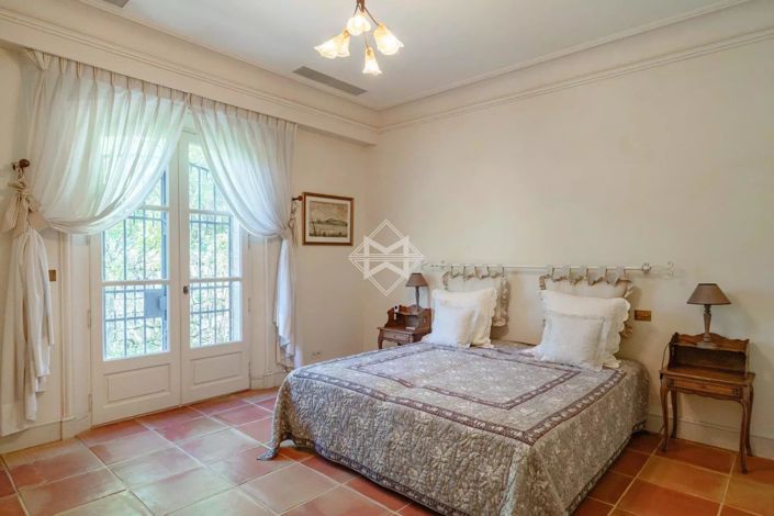 Image No.26-6 Bed House for sale