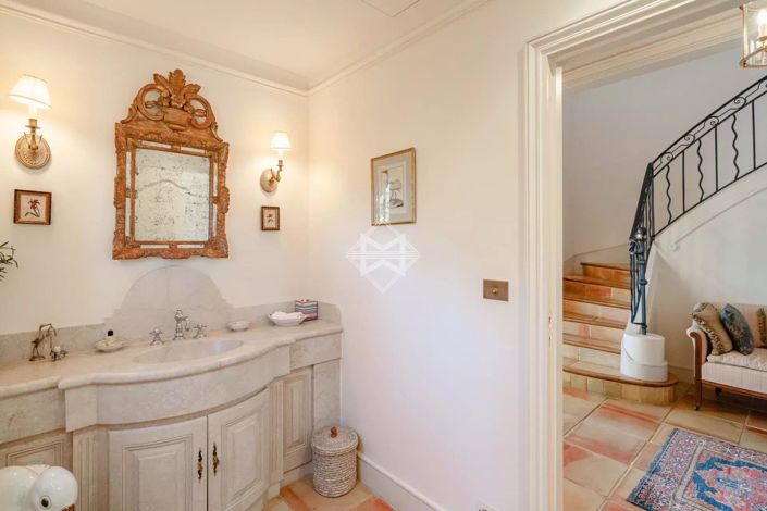 Image No.27-6 Bed House for sale