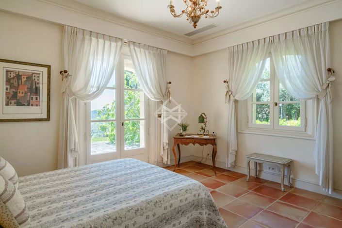 Image No.30-6 Bed House for sale
