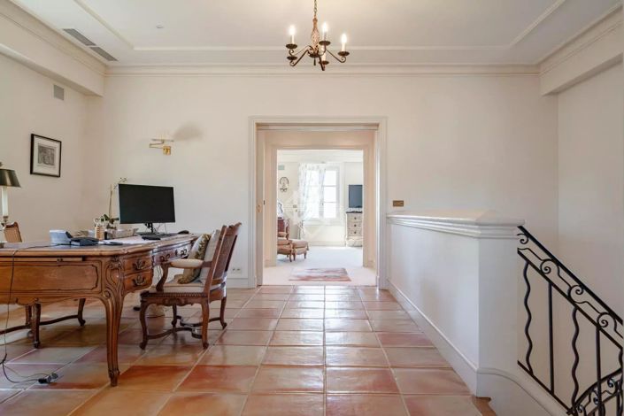 Image No.31-6 Bed House for sale