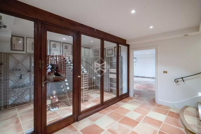 Image No.32-6 Bed House for sale