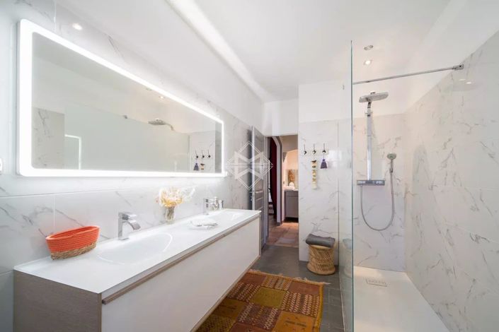 Image No.10-6 Bed House for sale