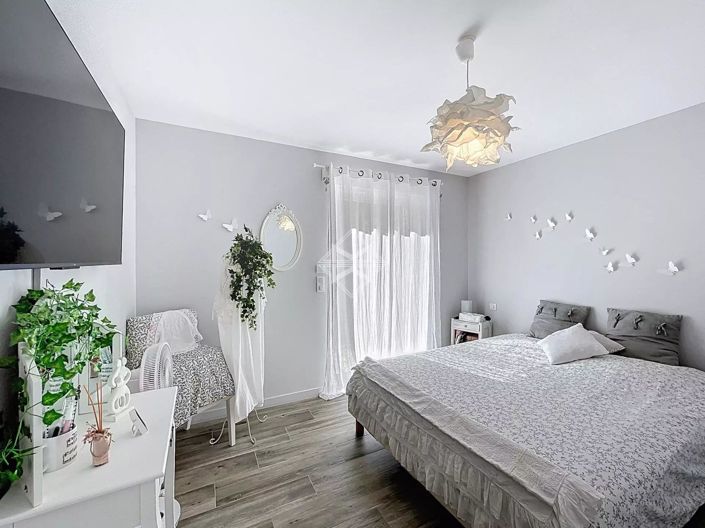 Image No.4-5 Bed House for sale