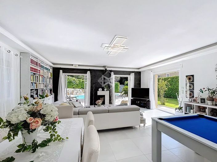 Image No.5-5 Bed House for sale