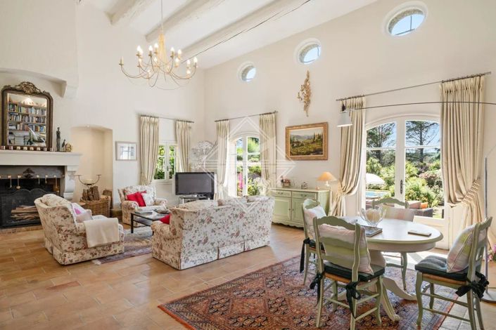 Image No.9-6 Bed House for sale