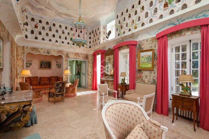 Image No.8-10 Bed House for sale