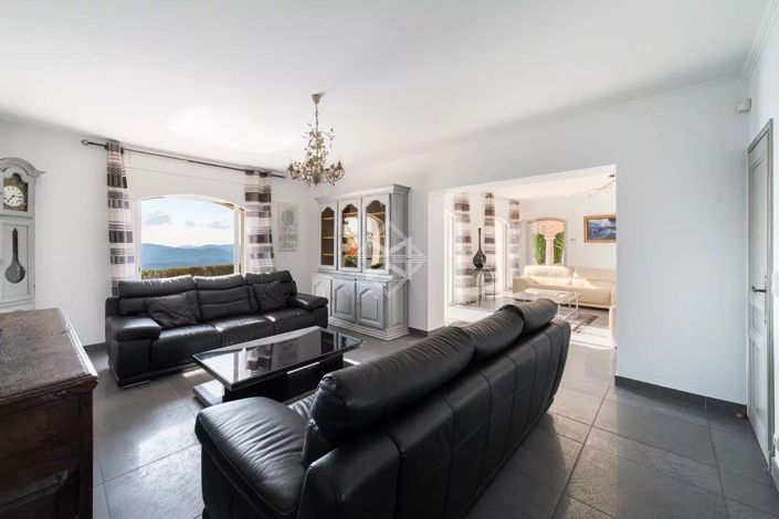 Image No.11-5 Bed House for sale