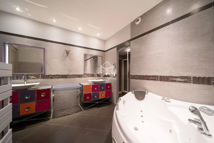 Image No.15-5 Bed House for sale