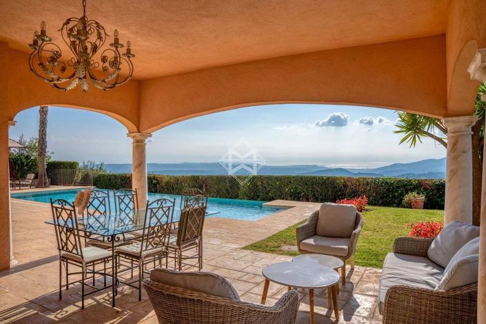 Image No.2-5 Bed House for sale