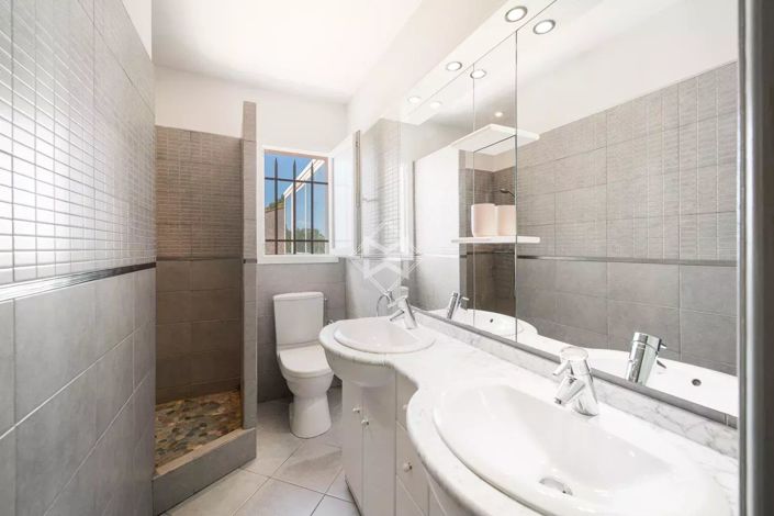 Image No.21-5 Bed House for sale