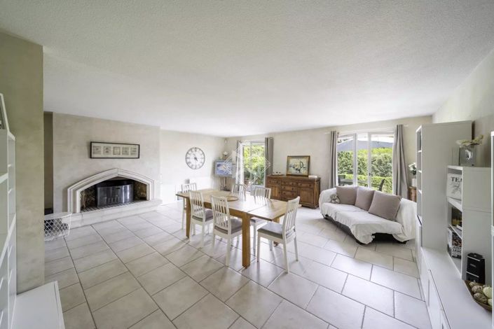 Image No.6-5 Bed House for sale