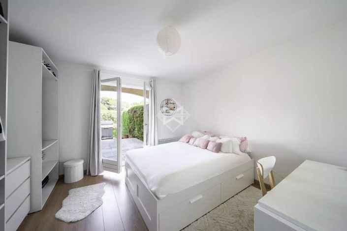 Image No.9-5 Bed House for sale