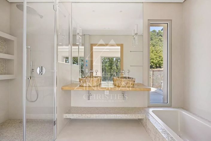 Image No.10-4 Bed House for sale