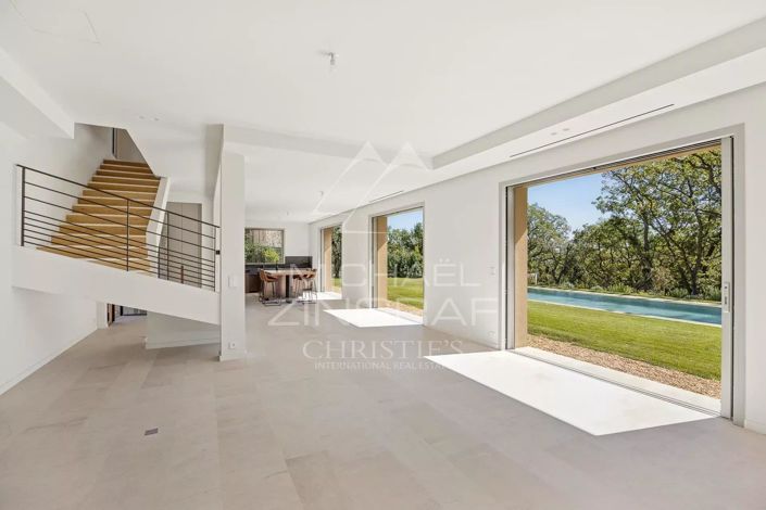 Image No.6-4 Bed House for sale