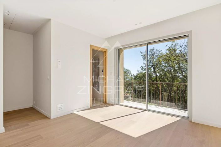 Image No.9-4 Bed House for sale