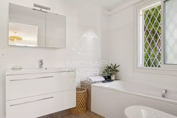 Image No.10-5 Bed House for sale