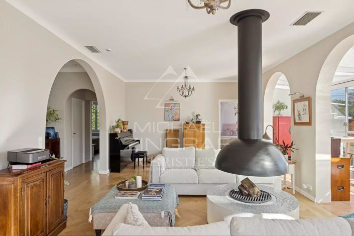 Image No.6-5 Bed House for sale