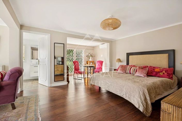 Image No.9-5 Bed House for sale