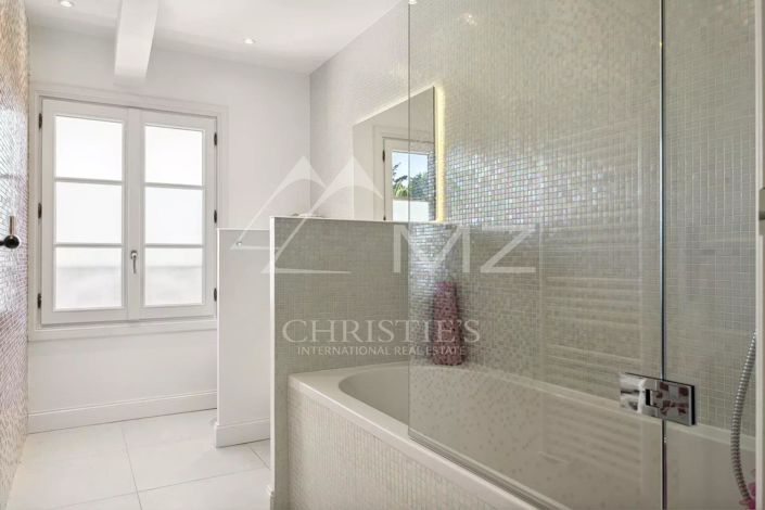 Image No.16-5 Bed House for sale