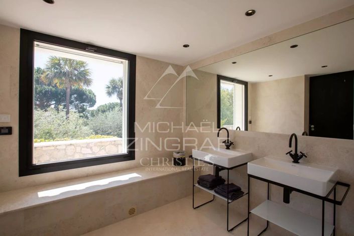 Image No.15-9 Bed House for sale