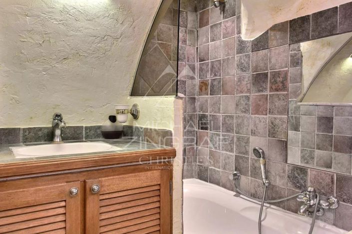 Image No.8-1 Bed House for sale