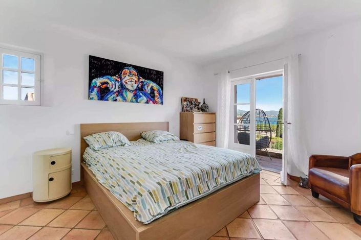 Image No.8-4 Bed House for sale