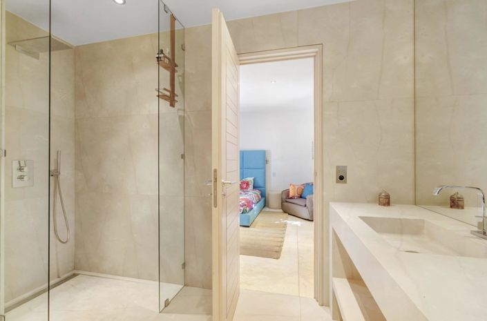 Image No.20-9 Bed House for sale