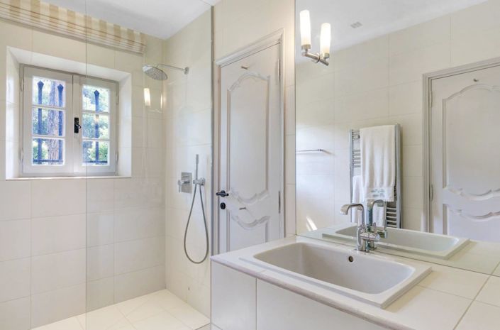 Image No.28-9 Bed House for sale