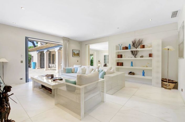 Image No.8-9 Bed House for sale