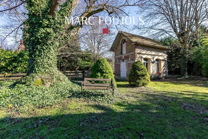 Image No.5-8 Bed House for sale