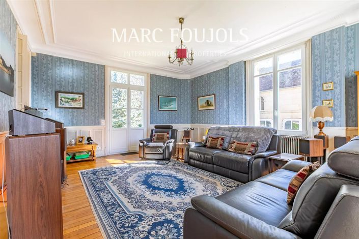 Image No.9-8 Bed House for sale