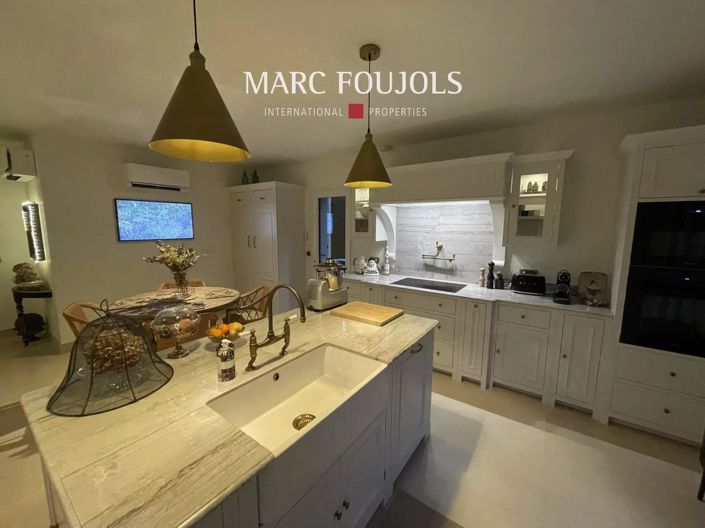 Image No.10-5 Bed House for sale