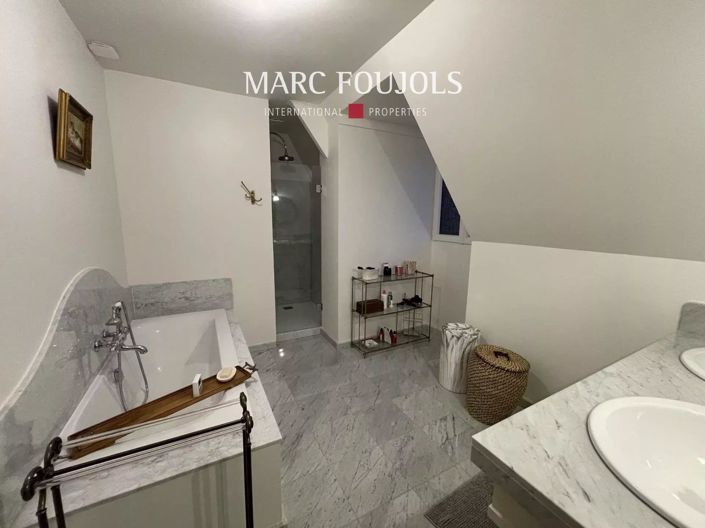 Image No.17-5 Bed House for sale