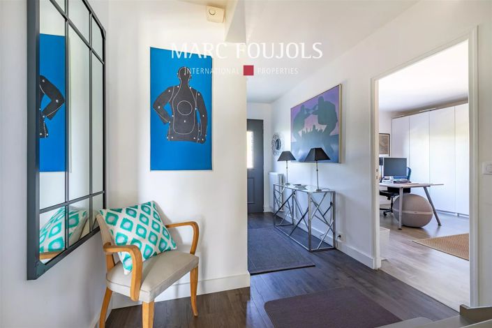 Image No.7-5 Bed House for sale