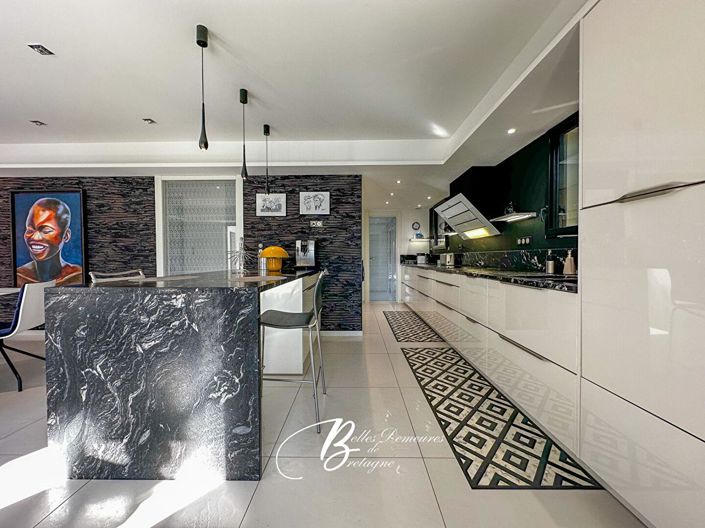 Image No.8-4 Bed House for sale