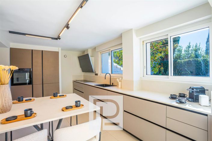 Image No.10-5 Bed House for sale