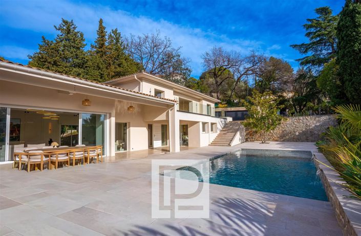 Image No.2-5 Bed House for sale