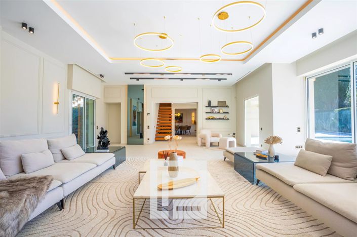 Image No.7-5 Bed House for sale