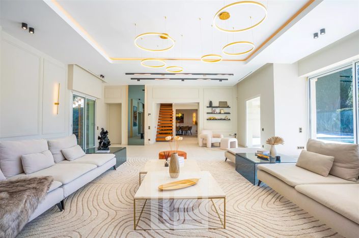 Image No.7-5 Bed House for sale