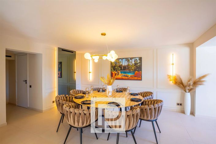 Image No.9-5 Bed House for sale