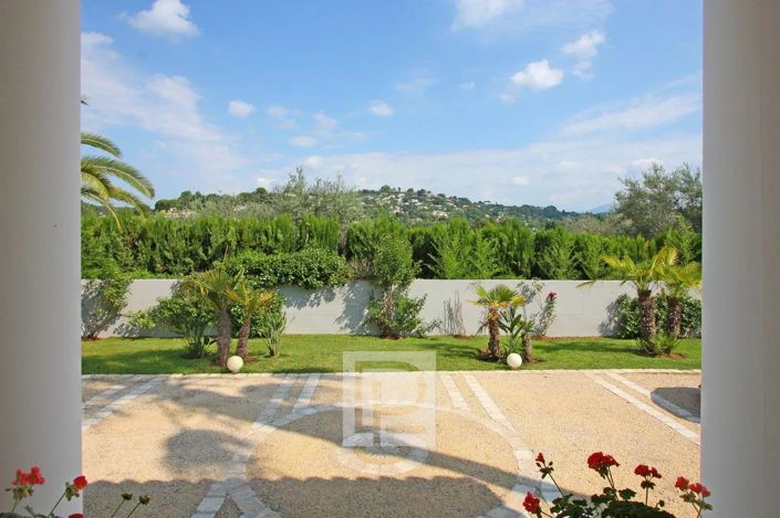 Image No.8-5 Bed House for sale