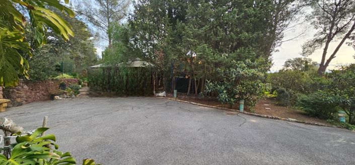 Image No.16-6 Bed Property for sale